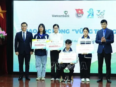 Triển khai học bổng 'Vững tương lai' hỗ trợ học sinh, sinh viên khó khăn