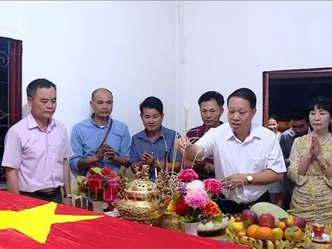 Cộng đồng người Việt tại tỉnh Oudomxay của Lào tri ân các anh hùng liệt sĩ