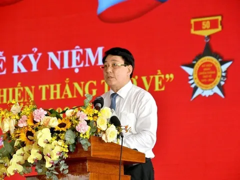 Xúc động hình ảnh các cựu tù gặp lại đồng đội kỷ niệm 50 năm 'chiến thắng trở về’