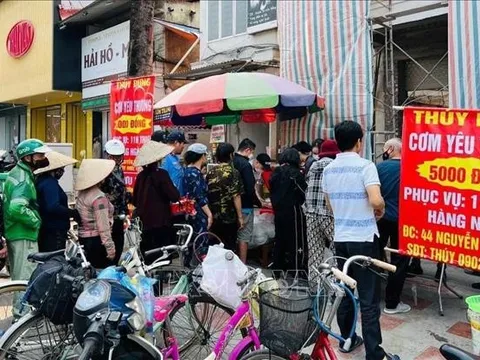 Những suất cơm trưa ấm áp tình người