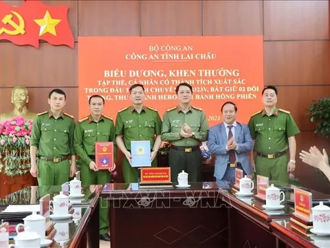 Biểu dương tập thể, cá nhân phá thành công chuyên án thu 9 bánh heroin