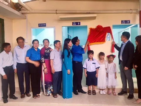 TP Hồ Chí Minh: Bàn giao công trình xây mới nhà vệ sinh trong trường học