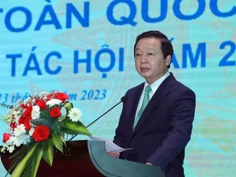 Báo chí chính thống đóng vai trò dòng chảy chính trên xa lộ tin tức