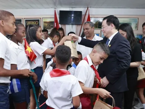 Chủ tịch Quốc hội thăm Trường phổ thông đặc biệt hữu nghị Cuba -  Việt Nam: Nơi tình yêu thương tỏa sáng