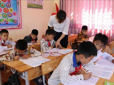 Huyện biên giới Phong Thổ nỗ lực đưa học sinh từ điểm trường về trung tâm
