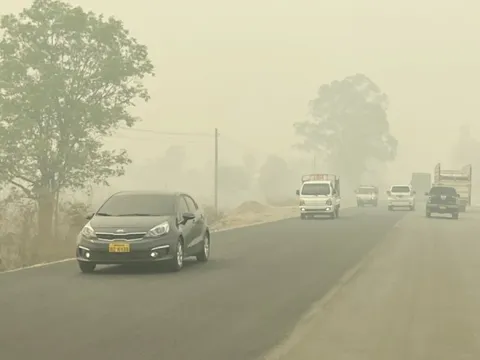 Lào kêu gọi người dân chủ động ứng phó với nắng nóng, ô nhiễm không khí