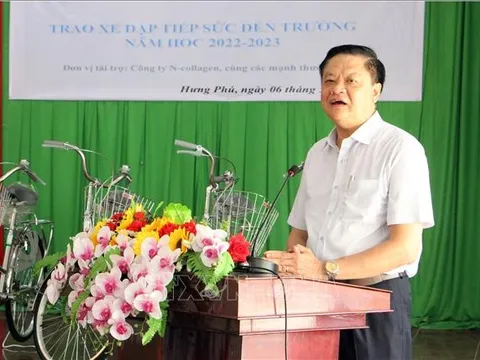 Tiếp sức học sinh có hoàn cảnh khó khăn đến trường