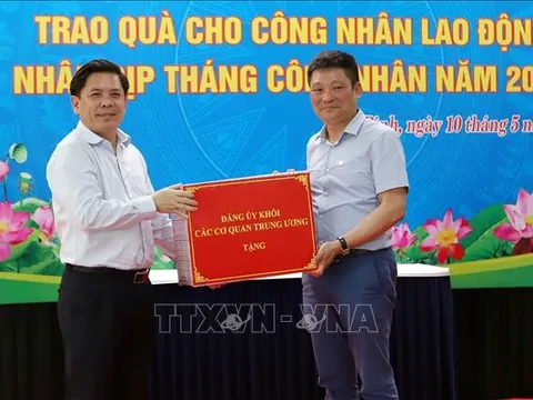 Trao quà cho công nhân, lao động có hoàn cảnh khó khăn tại Thái Bình