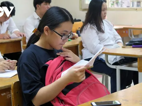 Nhiều chung cư, thiếu trường học, cuộc đua vào trường công tại Hà Nội ngày càng nóng