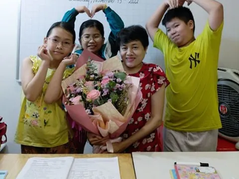 Phục lắm "cô giáo tí hon"!