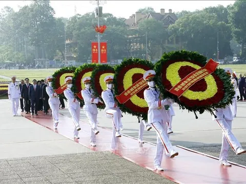 Lãnh đạo Đảng và Nhà nước vào Lăng viếng Chủ tịch Hồ Chí Minh