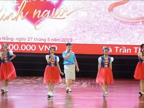 Ấm áp tình người chương trình văn nghệ gây quỹ từ thiện