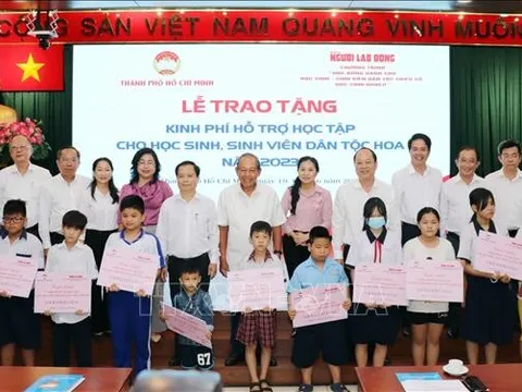 Hỗ trợ kinh phí học tập cho học sinh, sinh viên người dân tộc Hoa có hoàn cảnh khó khăn