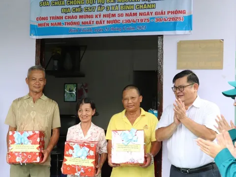 TP Hồ Chí Minh: Bàn giao nhà được sửa chữa, chống dột cho các hộ khó khăn