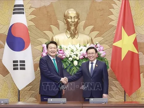 Chủ tịch Quốc hội Vương Đình Huệ hội kiến Tổng thống Hàn Quốc Yoon Suk Yeol