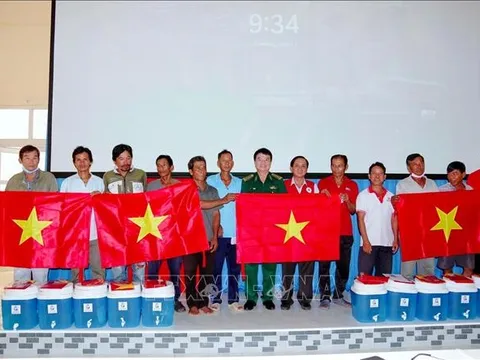 Nhiều hoạt động đồng hành cùng người dân khó khăn khu vực biên giới biển