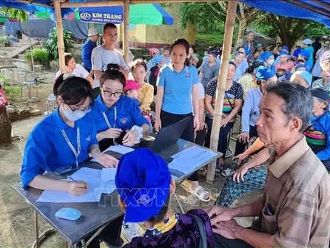 Thanh Hóa: Khám bệnh, cấp phát thuốc cho gia đình chính sách vùng miền núi khó khăn