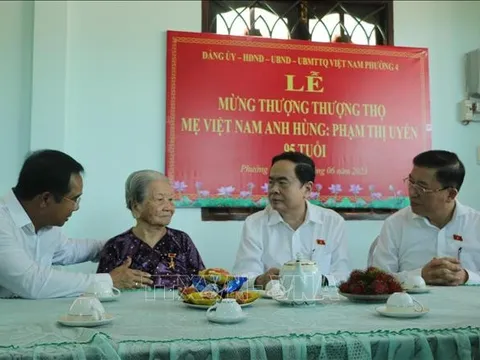 Phó Chủ tịch Thường trực Quốc hội Trần Thanh Mẫn thăm gia đình chính sách tại Long An