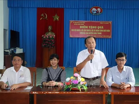 Hỗ trợ dụng cụ chuyển đổi ngành nghề cho đồng bào Khmer