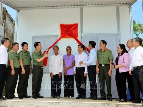 Hỗ trợ nhà ở cho đồng bào nghèo, đưa vùng dân tộc phát triển