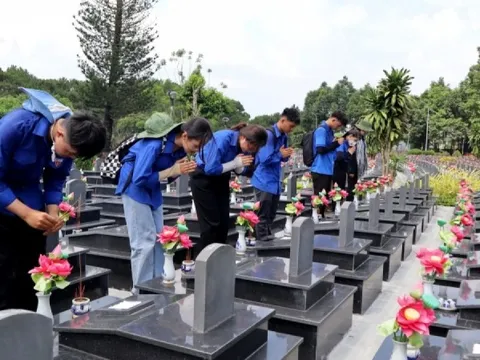 Tuổi trẻ Đắk Lắk sôi nổi hoạt động đền ơn đáp nghĩa, uống nước nhớ nguồn