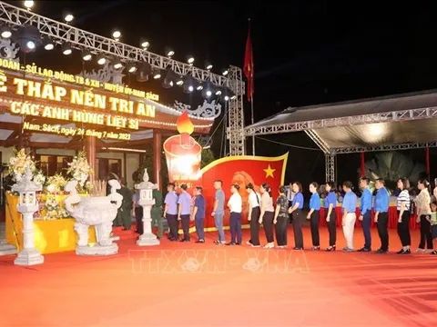 Thắp nến tri ân, tưởng nhớ các anh hùng liệt sỹ
