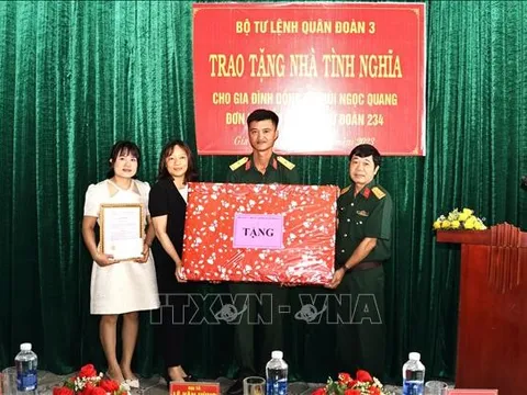 Hỗ trợ gia đình cán bộ, chiến sỹ có hoàn cảnh khó khăn tại Gia Lai