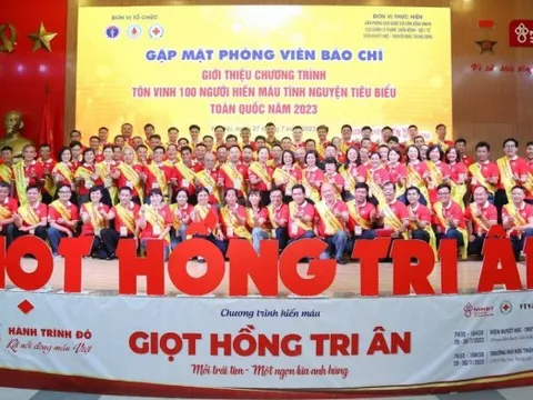 Xúc động chuyện về những người lặng lẽ trao tặng giọt máu hồng