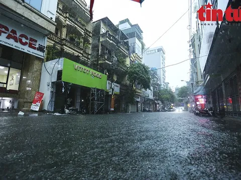 Hà Nội: Tập trung ứng trực để chống úng ngập trong những trận mưa tiếp theo