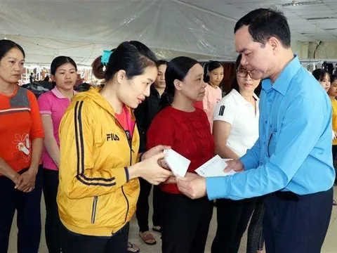 Tiếp tục hỗ trợ đoàn viên, người lao động giãn việc, mất việc