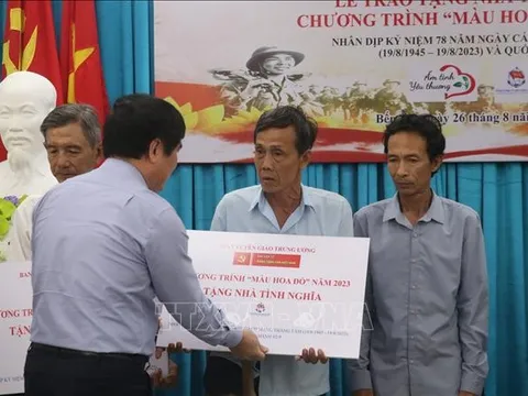 Trao tặng nhà tình nghĩa cho gia đình chính sách tại tỉnh Bến Tre