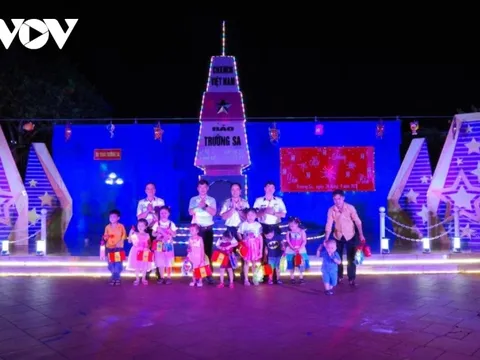 Thiếu nhi huyện đảo Trường Sa vui Tết Trung thu