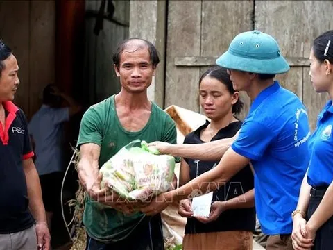 Chung tay hỗ trợ người dân vùng lũ Nghệ An sớm ổn định cuộc sống, sản xuất