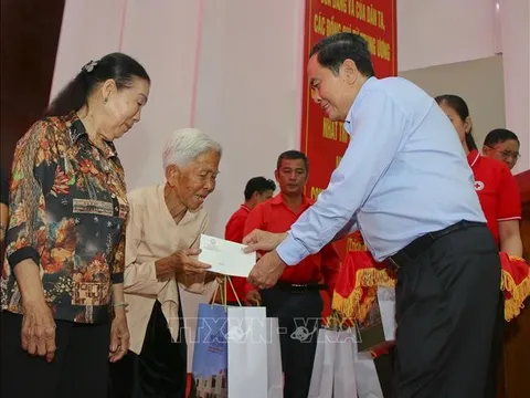 Không để hộ khó khăn không có quà Tết