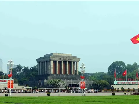 Trên 61.000 lượt người vào Lăng viếng Bác dịp lễ 30/4 và 1/5