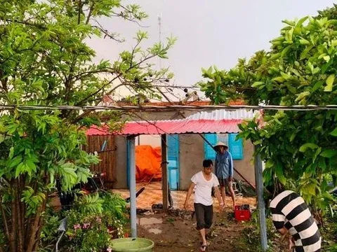 Bến Tre: Lốc xoáy làm sập, tốc mái 7 căn nhà, thiệt hại lên tới 300 triệu đồng