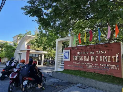 Nực cười chuyện giảng viên đại học nhờ sinh viên...thi hộ ở Đà Nẵng