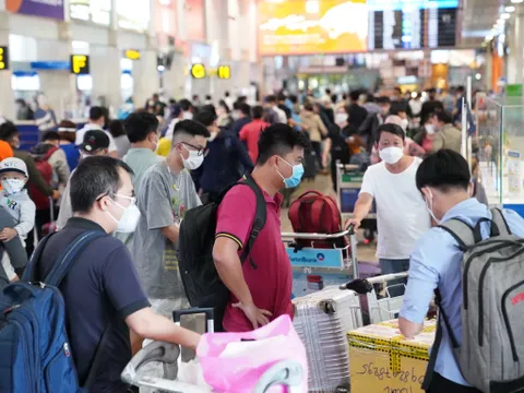 Nghỉ Tết Nguyên đán cận ngày sẽ đẩy giá vé tàu xe cao ngất ngưởng