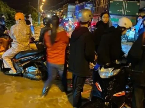 Mải miết tìm người bị nước cuốn trôi, không ngờ nạn nhân... đang ở nhà