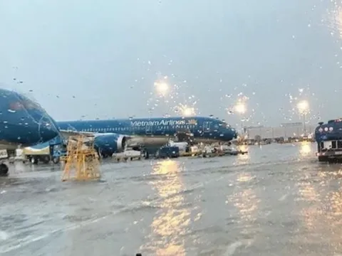 Trước giờ bão Noru đổ bộ, tạm dừng khai thác 5 sân bay ở miền Trung