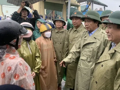 Phó Thủ tướng Lê Văn Thành chỉ đạo chống bão: "Đêm nay, phòng họp trực tuyến của các địa phương phải mở"