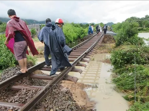 Nghệ An khẩn trương khắc phục sạt lở trên tuyến đường sắt Bắc - Nam