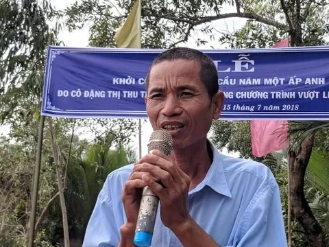 Người đàn ông miền Tây xây trăm cầu từ thiện không công