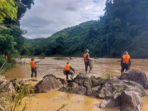 Quảng Nam: Một người đàn ông bị cuốn trôi vì cố vượt sông khi thuỷ điện xả lũ