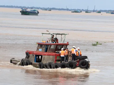 Vụ sập sàn thi công cầu Mỹ Thuận 2: Nỗ lực tìm kiếm công nhân mất tích