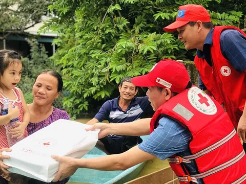 Trung ương Hội Chữ thập đỏ Việt Nam: Cứu trợ khẩn cấp các gia đình bị thiệt hại do mưa lũ tại tỉnh Nghệ An và Hà Tĩnh