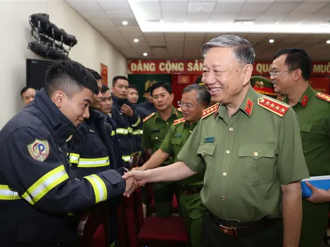 Bộ trưởng Tô Lâm thăm, động viên lực lượng phòng cháy, chữa cháy Công an quận Đống Đa, Hà Nội