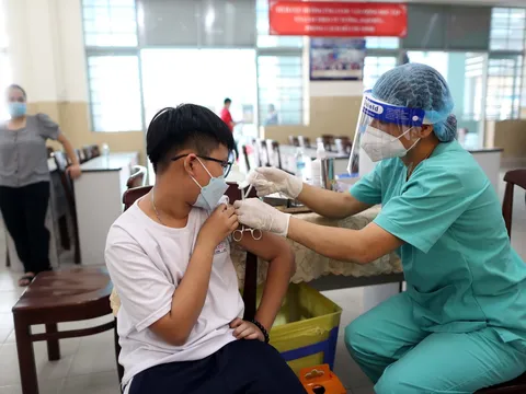 TP.HCM tìm tên 579 nhân viên y tế chưa cho con tiêm vắc xin COVID-19