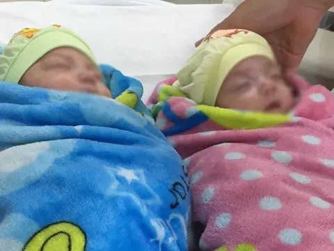 Phép màu: Cặp song sinh 25 tuần tuổi nặng 500 gam được nuôi dưỡng thành công