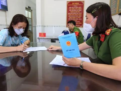 Người dân than khó xin xác nhận cư trú, Bộ Công an nói gì?